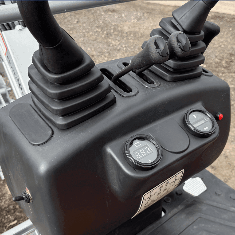 CREX6-M Petrol 600kg Micro / Mini Excavator Digger Loncin Engine