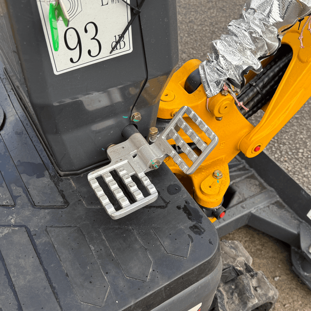 Shantui SE12 Mini Excavator | Kubota Engine Euro Stage 5 | 1200kg | 3 Cylinder