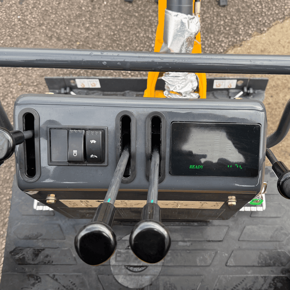 Shantui SE12 Mini Excavator | Kubota Engine Euro Stage 5 | 1200kg | 3 Cylinder