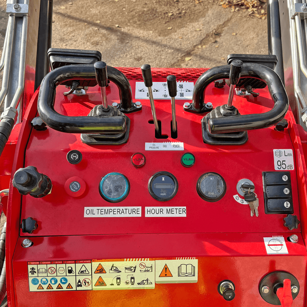 Crytec Mini Skid Steer Loader 4X4 Drive 23HP Rato Engine